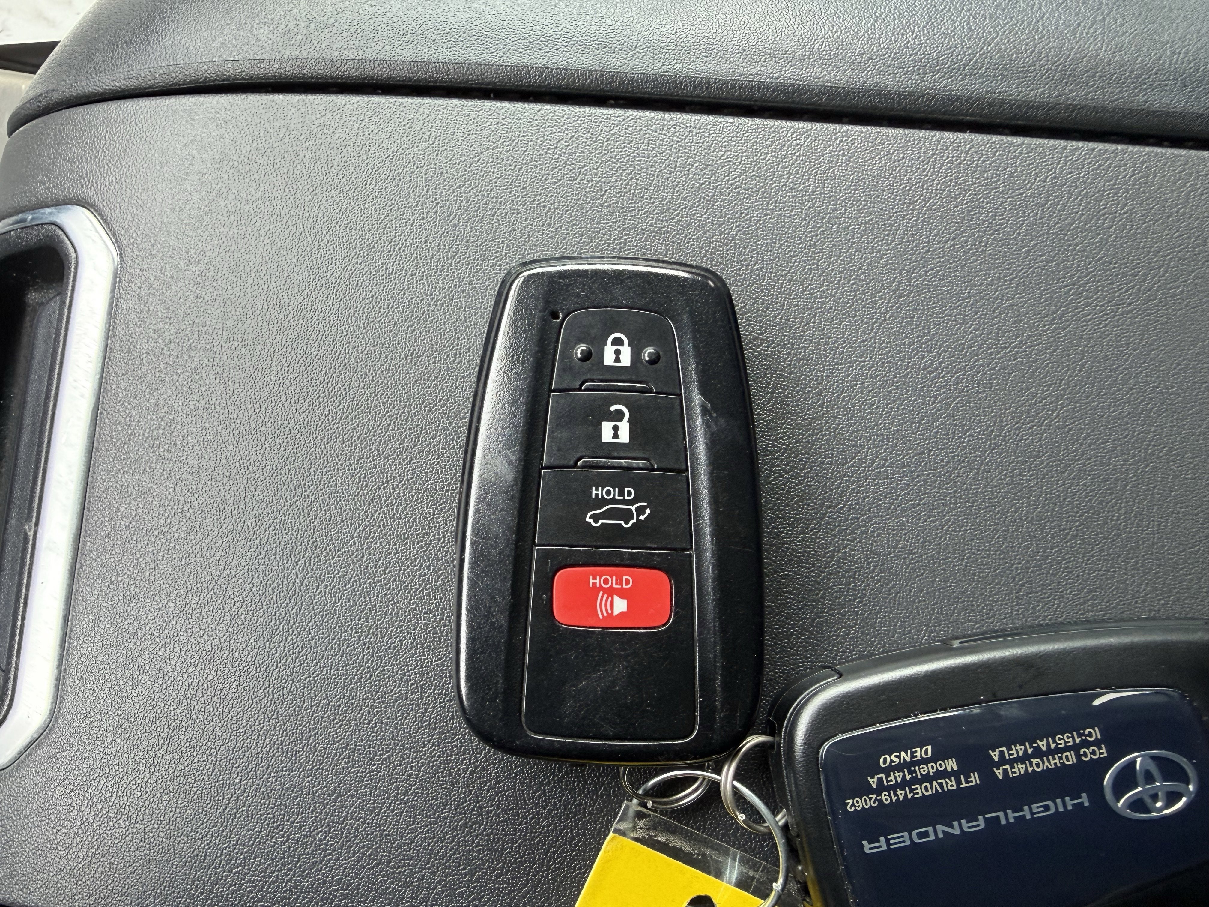 Used 2023 Toyota Highlander XLE image 32