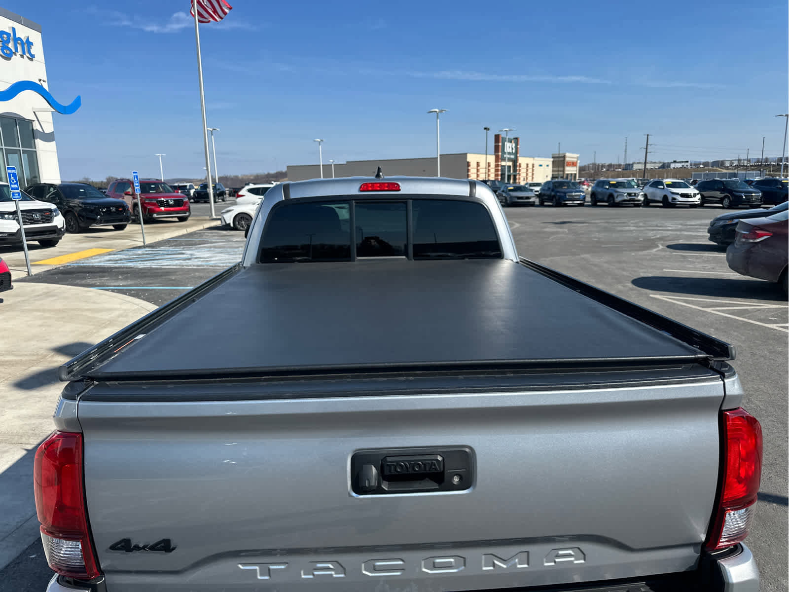 Used 2022 Toyota Tacoma SR image 16