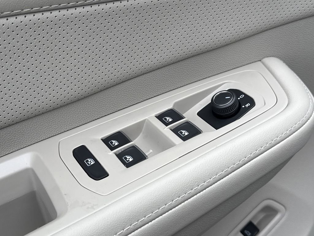 New 2026 Volkswagen Atlas SE image 16