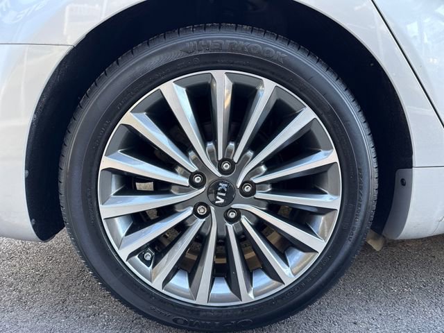 Used 2017 Kia Cadenza Premium FWD image 26