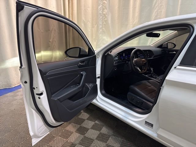 Certified 2024 Volkswagen Jetta SE image 11