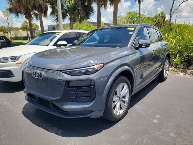 Used 2025 Audi Q6 e-tron Premium Plus w/ Premium Plus RWD image 2