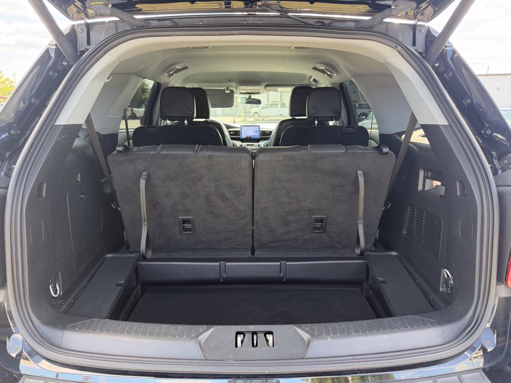 Used 2023 Ford Explorer XLT w/ Equipment Group 202A AWD/4WD image 5