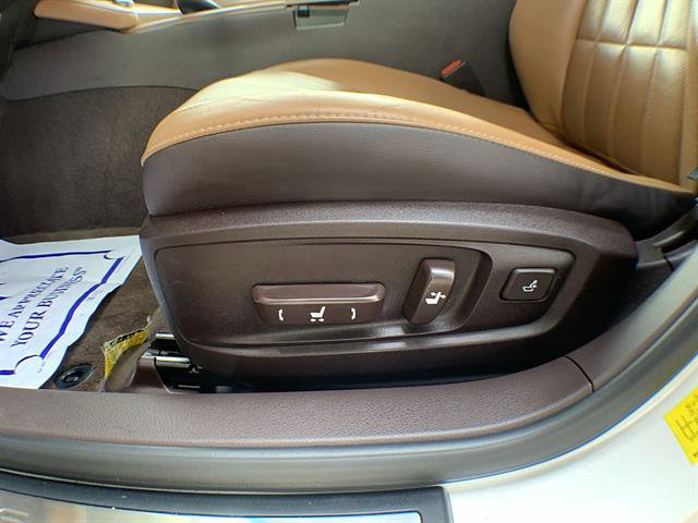 Used 2016 Lexus ES 350 w/ Luxury Package w/Wood Trim FWD image 4