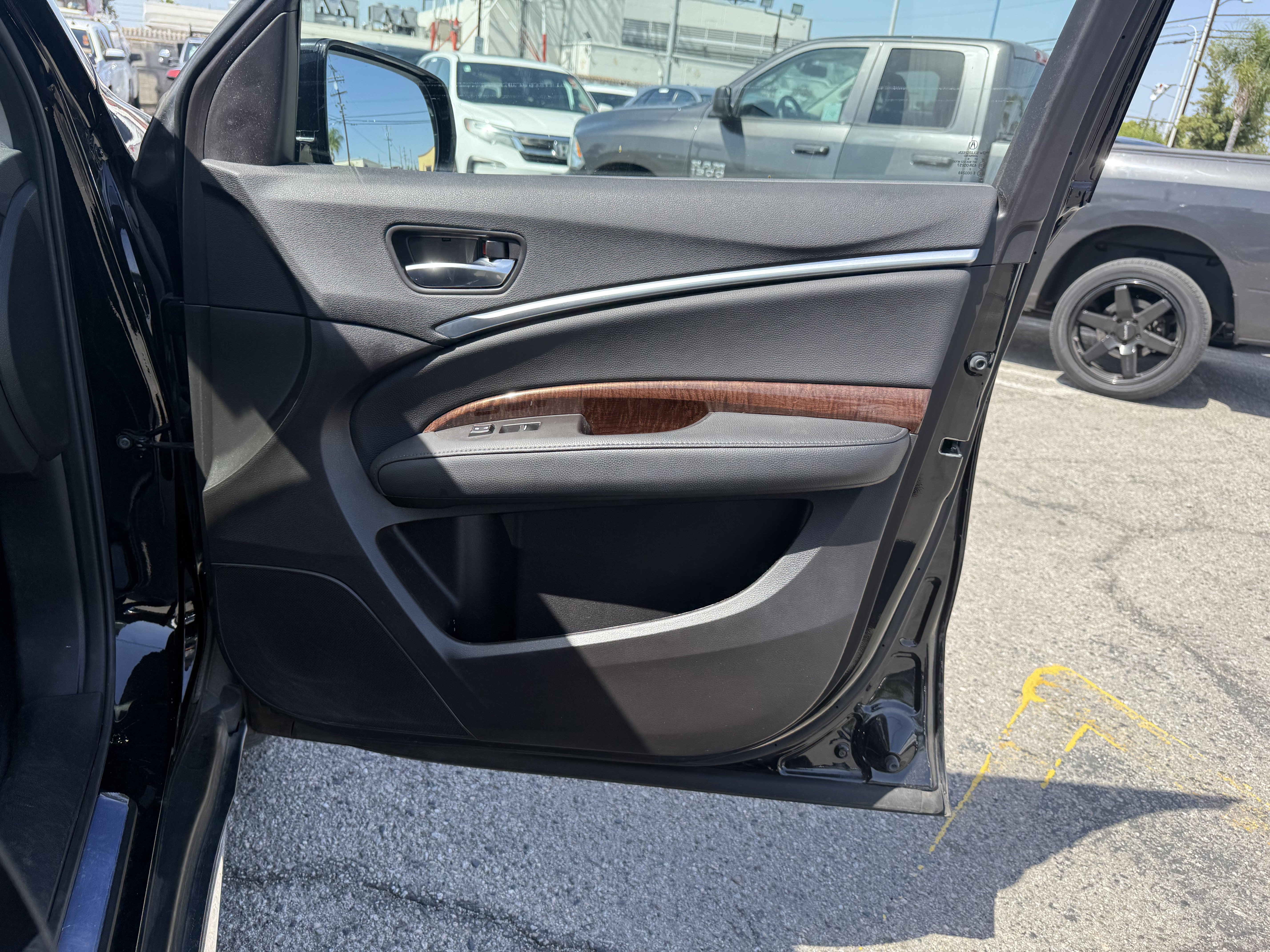 Used 2018 Acura MDX SH-AWD image 25