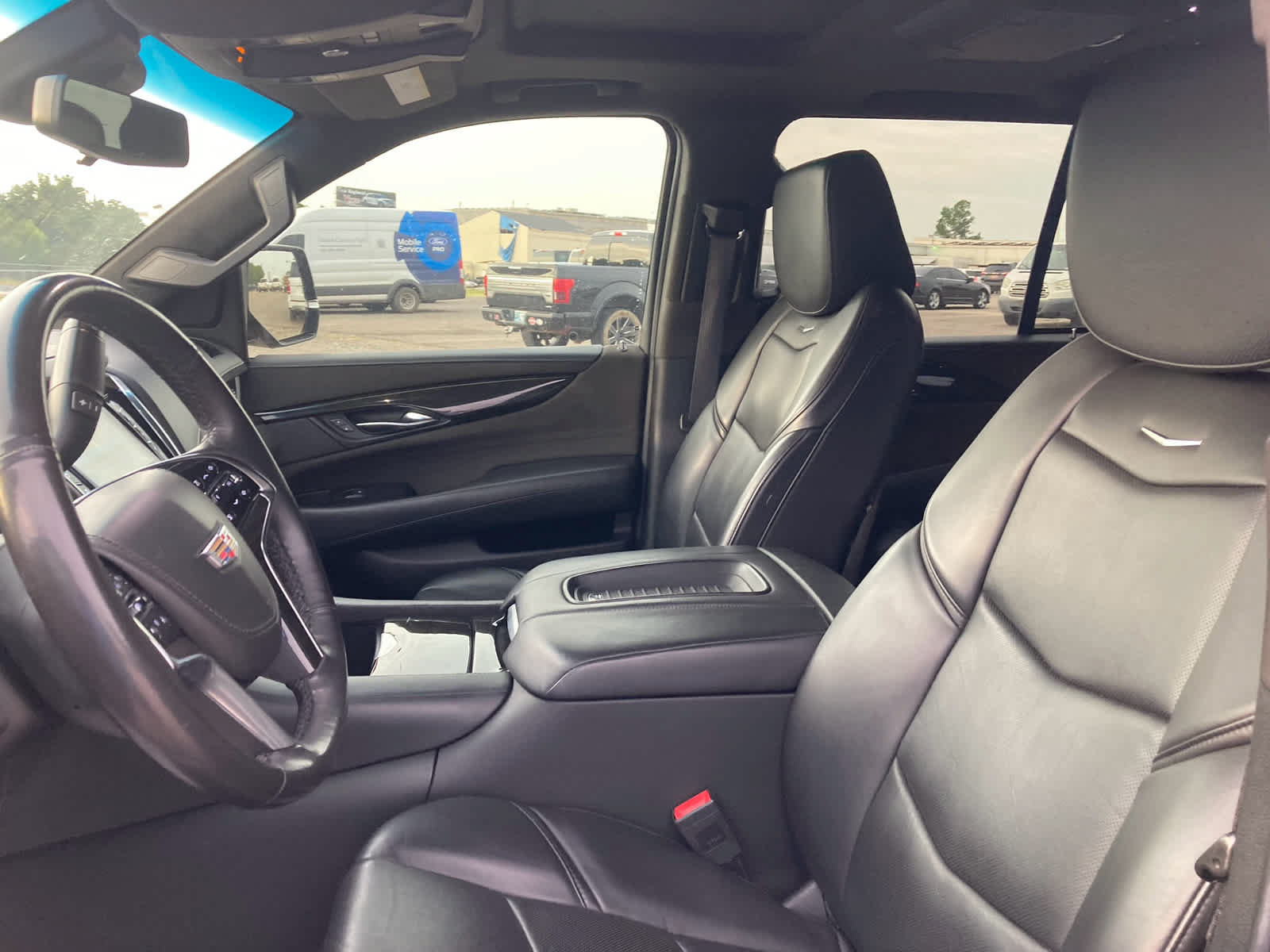 Used 2019 Cadillac Escalade Platinum AWD/4WD image 3