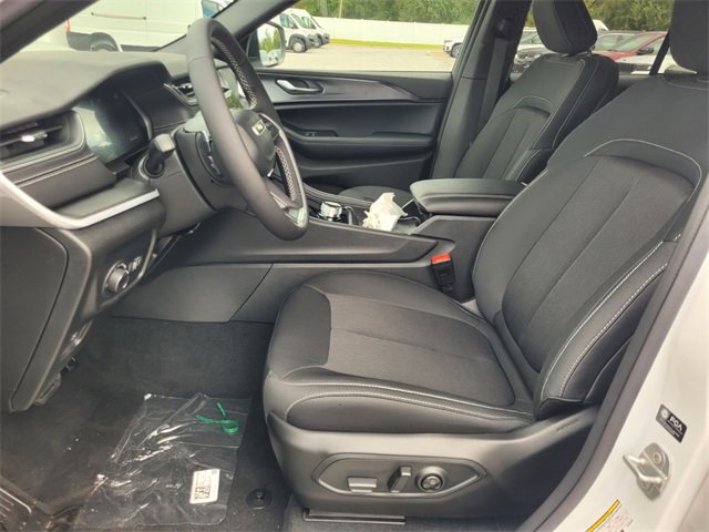 New 2025 Jeep Grand Cherokee Laredo X image 4