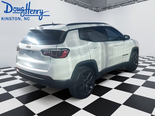 New 2026 Jeep Compass Latitude w/ Sun and Sound Group AWD/4WD image 5