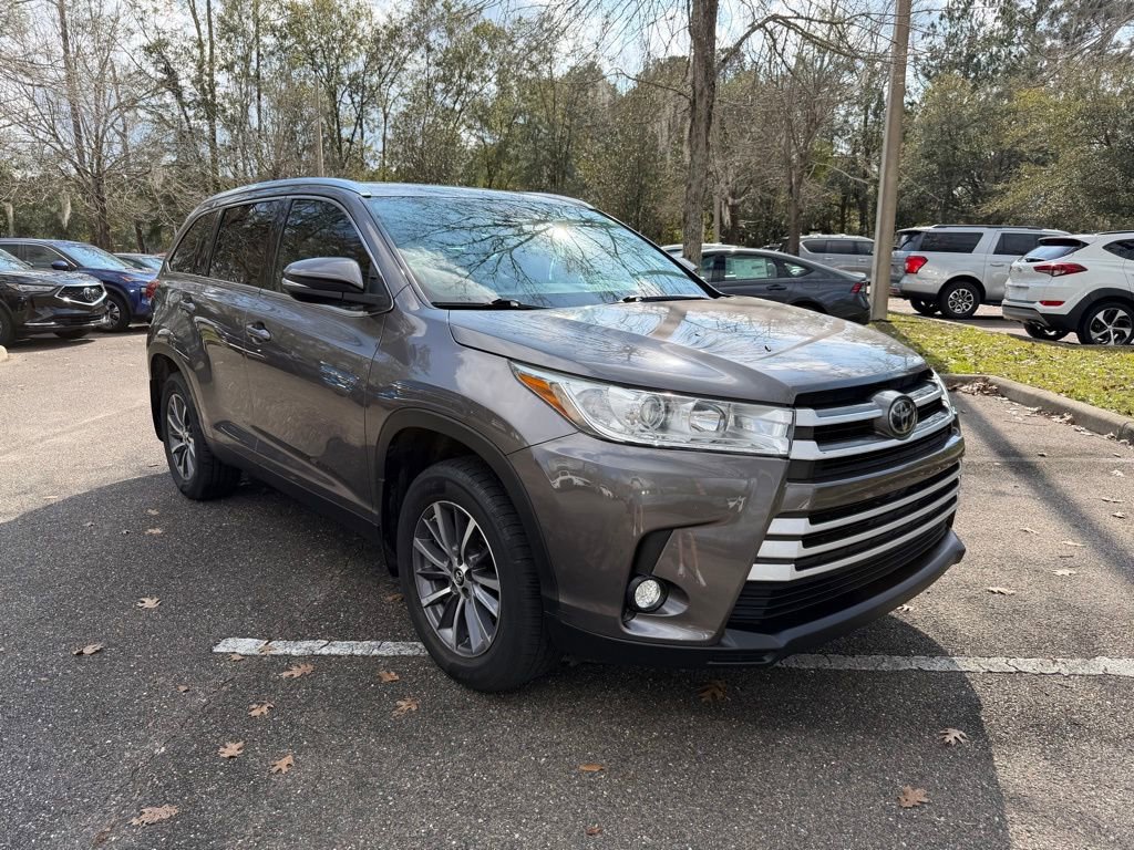 Used 2019 Toyota Highlander XLE image 1