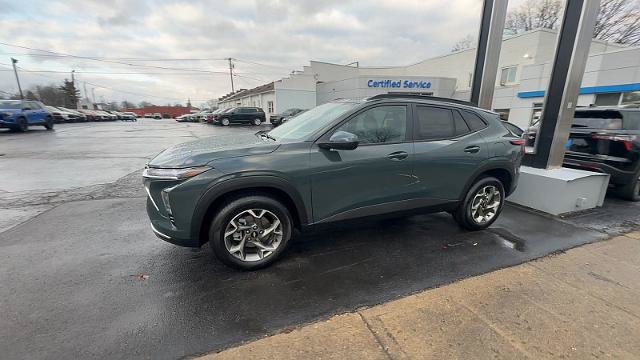 New 2026 Chevrolet Trax LT w/ Sunroof Package FWD image 2