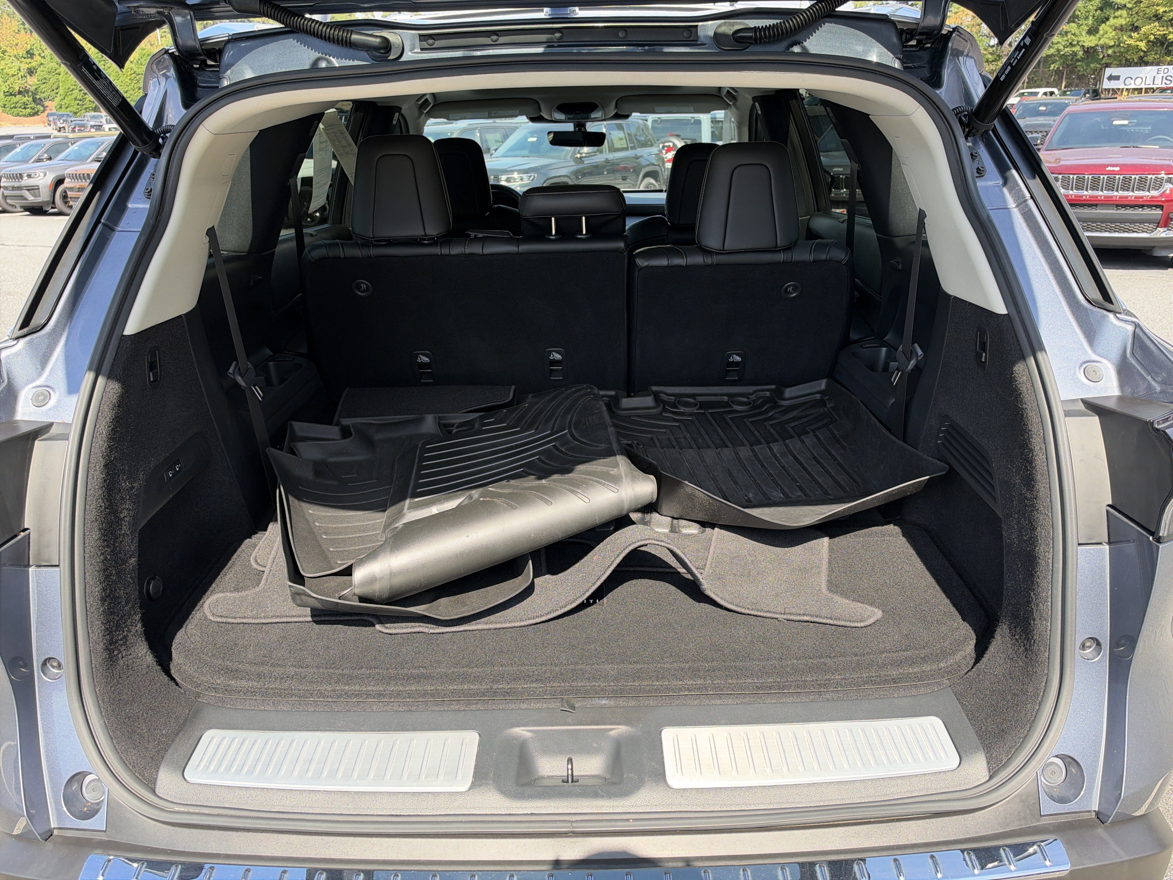 Used 2023 INFINITI QX60 Sensory w/ Cargo Package AWD/4WD image 22