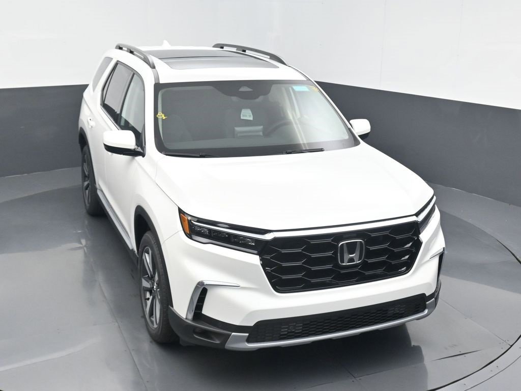 New 2025 Honda Pilot Touring image 3