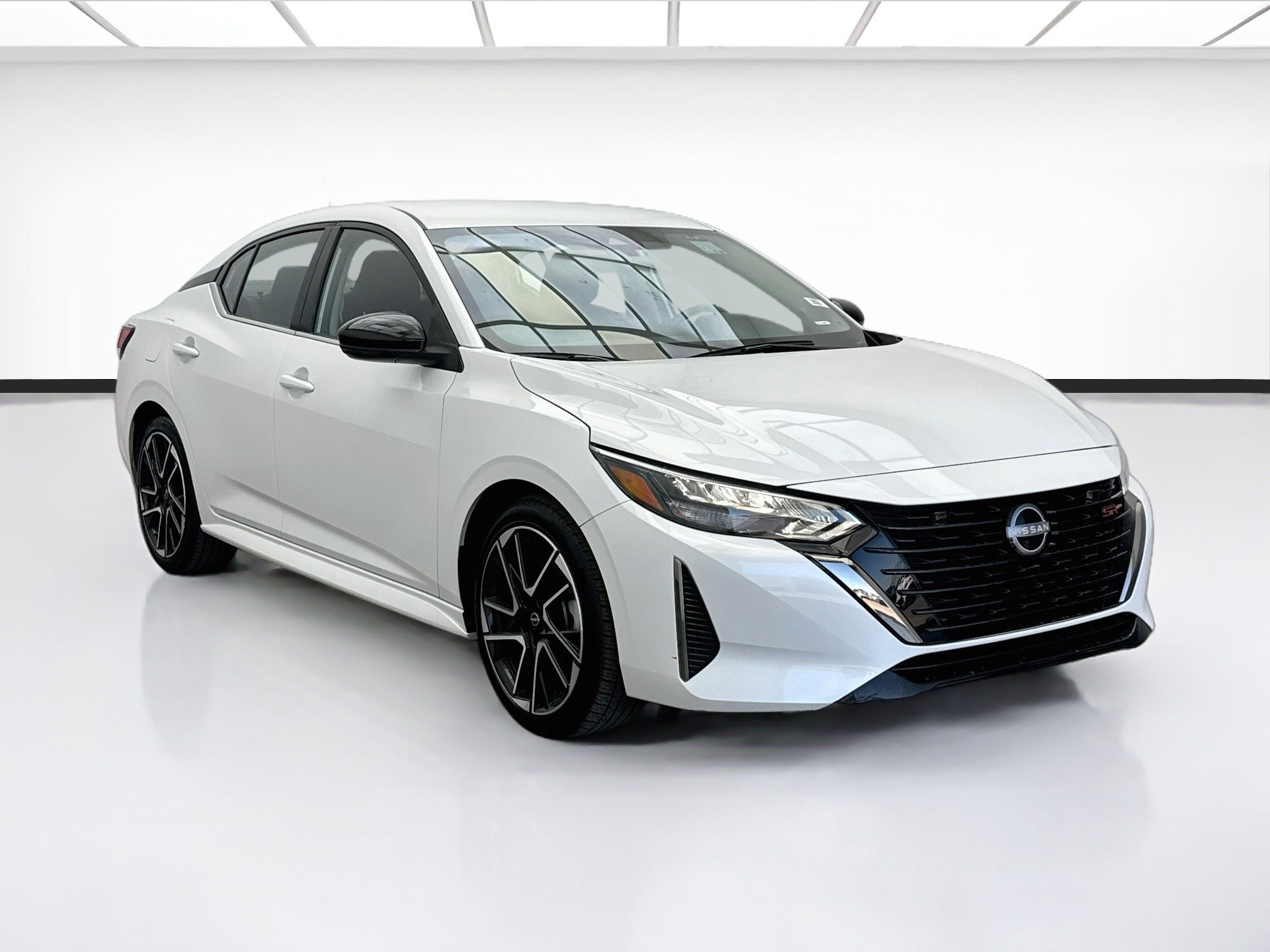 Used 2025 Nissan Sentra SR FWD image 3