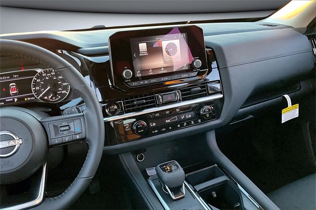 New 2025 Nissan Pathfinder SV image 6