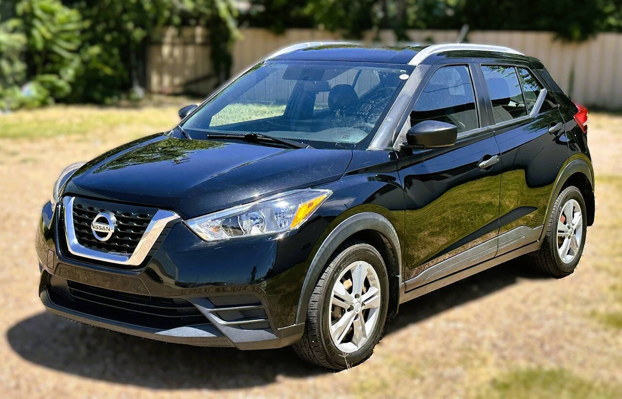 Used 2019 Nissan Kicks S FWD image 2
