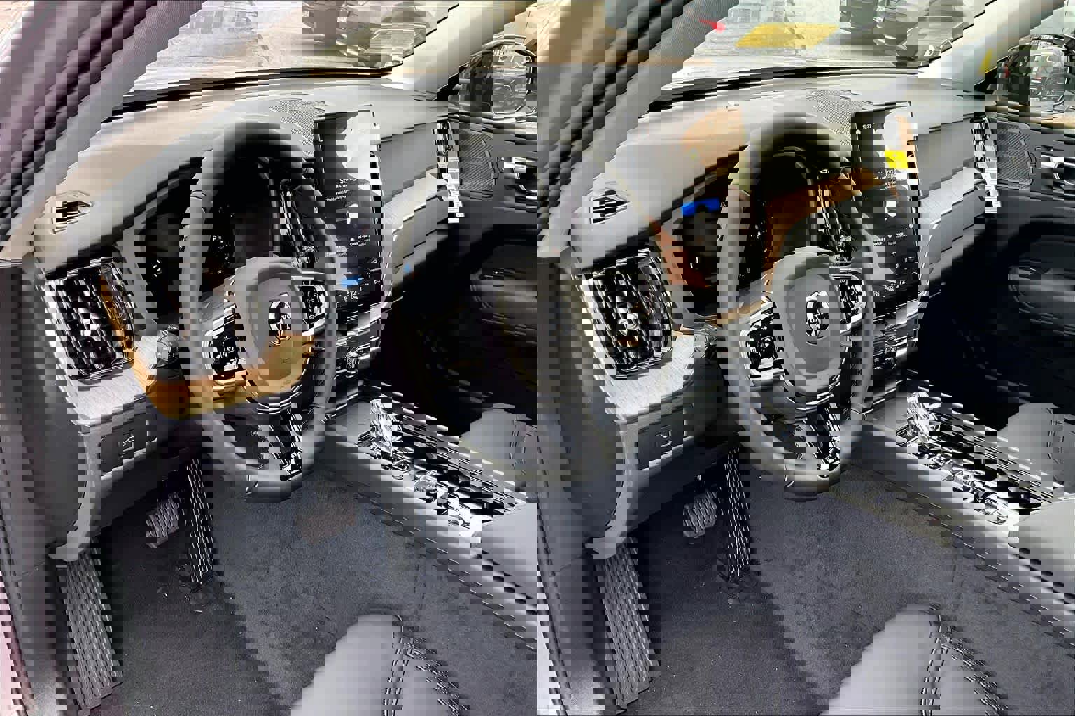 New 2026 Volvo XC60 B5 Plus w/ Protection Package Premier AWD/4WD image 9