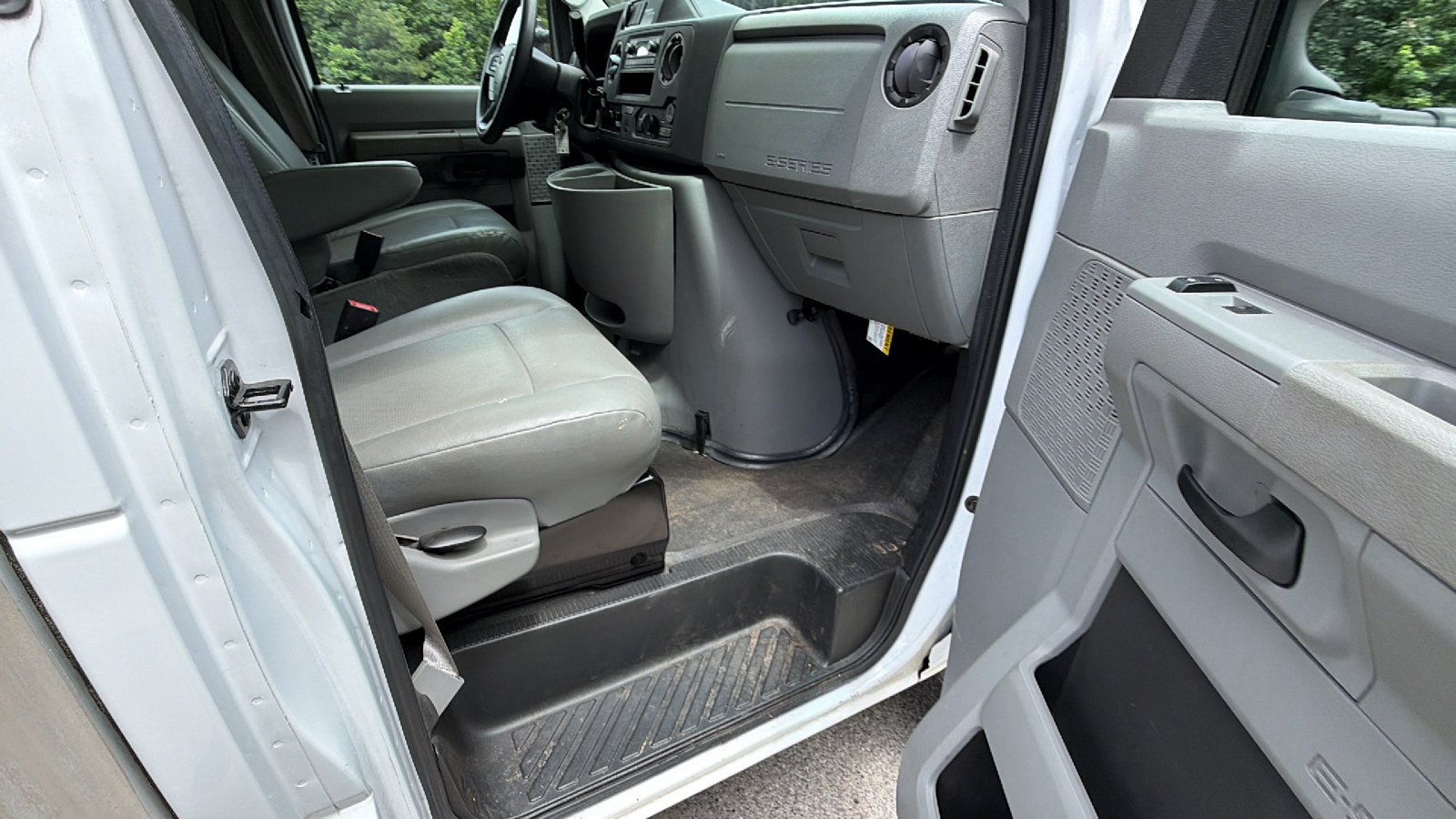 Used 2022 Ford E-350 and Econoline 350 Super Duty RWD image 20