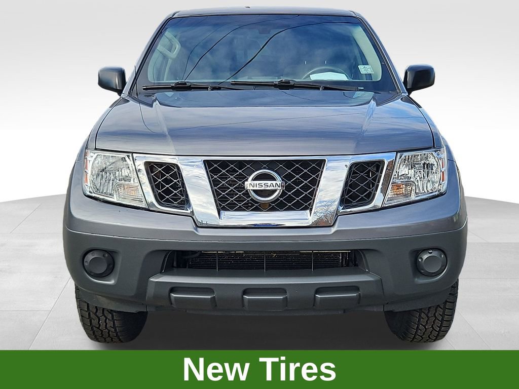 Used 2019 Nissan Frontier SV image 2
