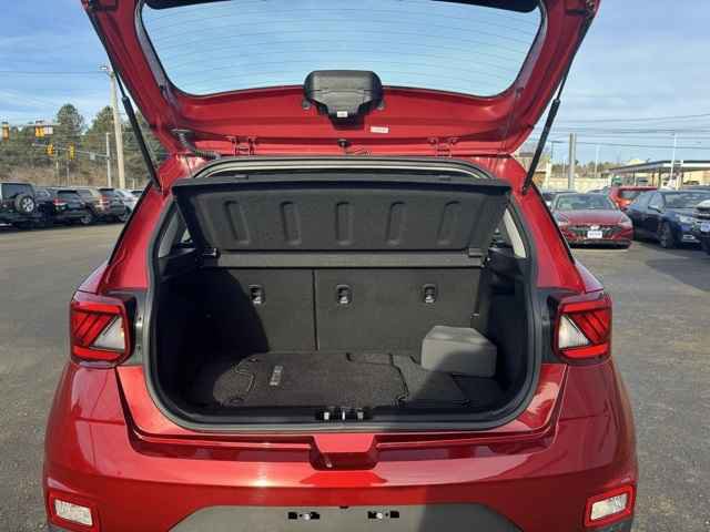 Used 2024 Hyundai Venue SEL image 11