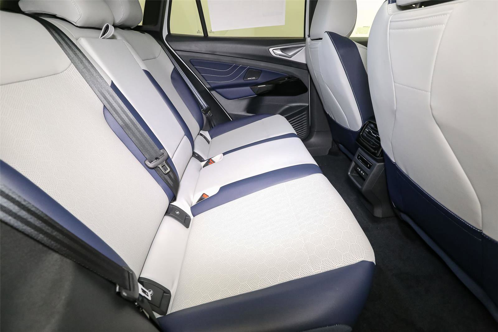 New 2025 Volkswagen ID.4 Pro S Plus AWD/4WD image 15