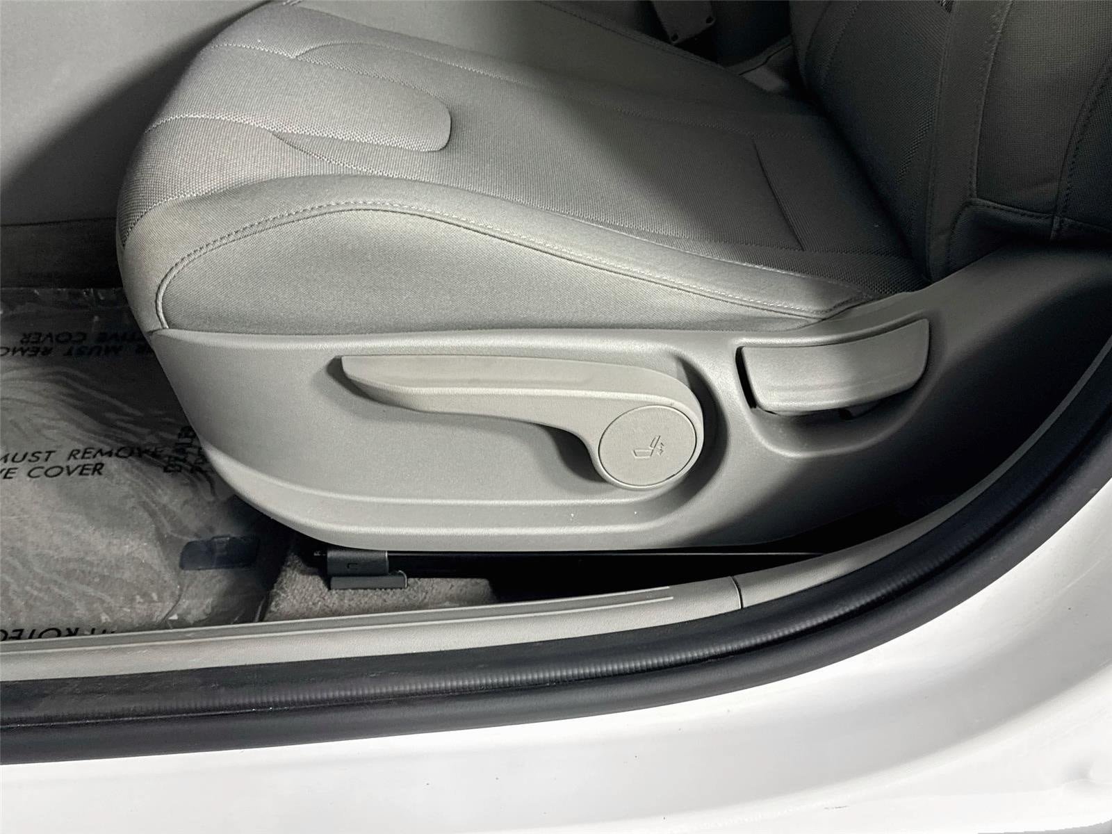 Used 2024 Hyundai Elantra SE FWD image 19