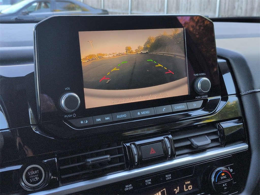 Used 2022 Nissan Pathfinder SV image 13