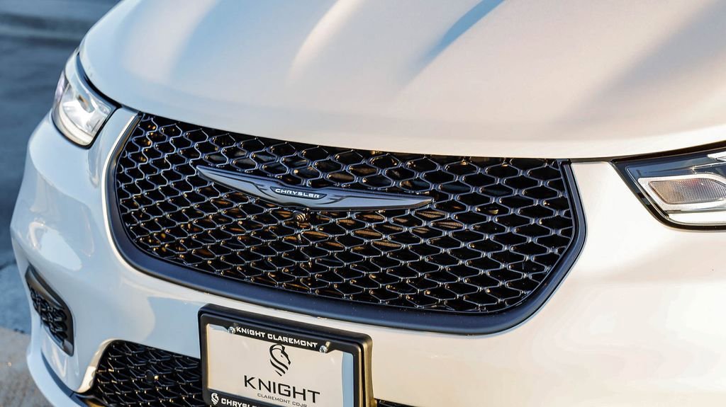 New 2026 Chrysler Pacifica Limited w/ S Appearance Package image 6