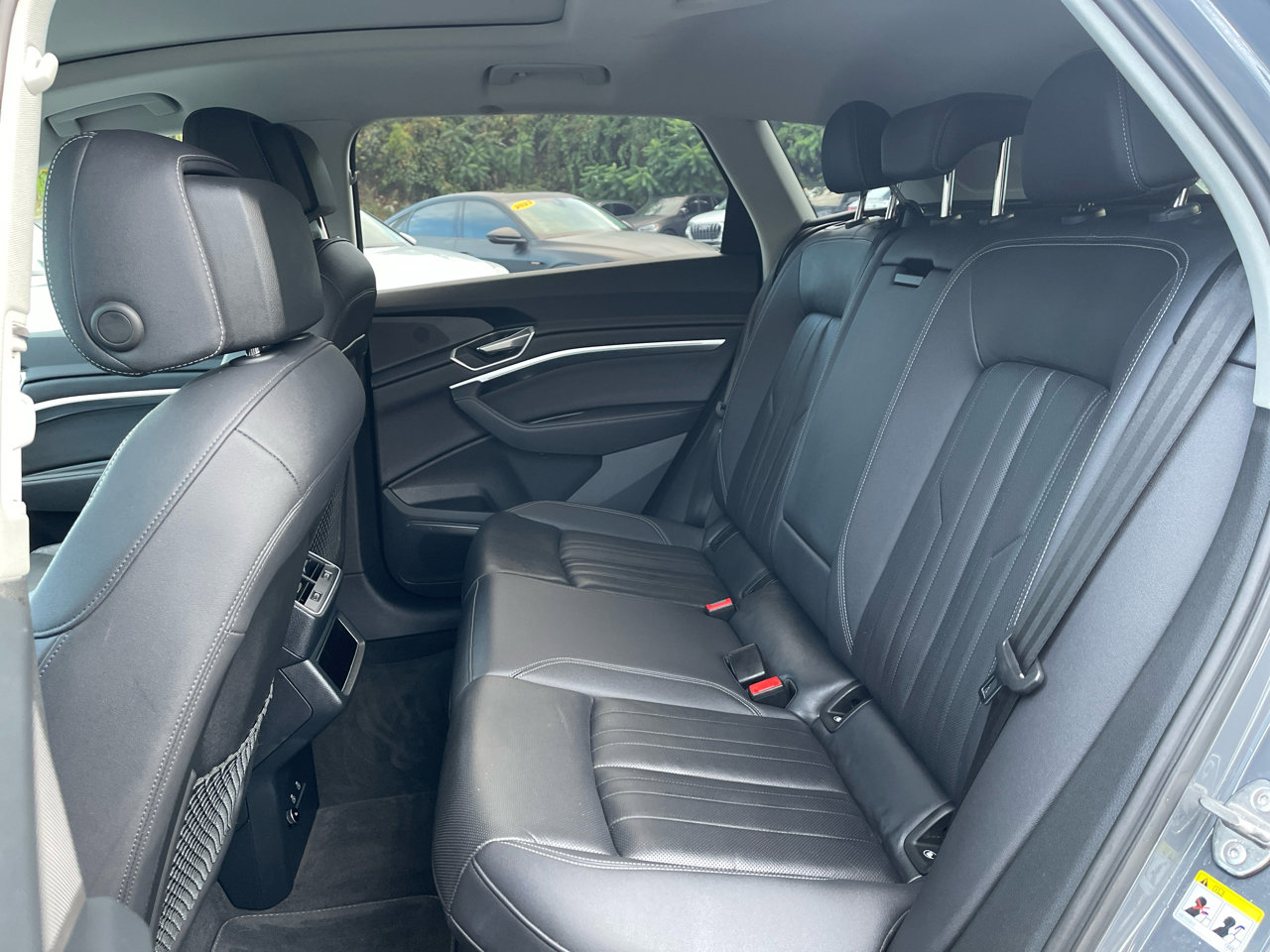 Used 2024 Audi Q8 e-tron Premium Plus w/ Premium Plus Package image 41