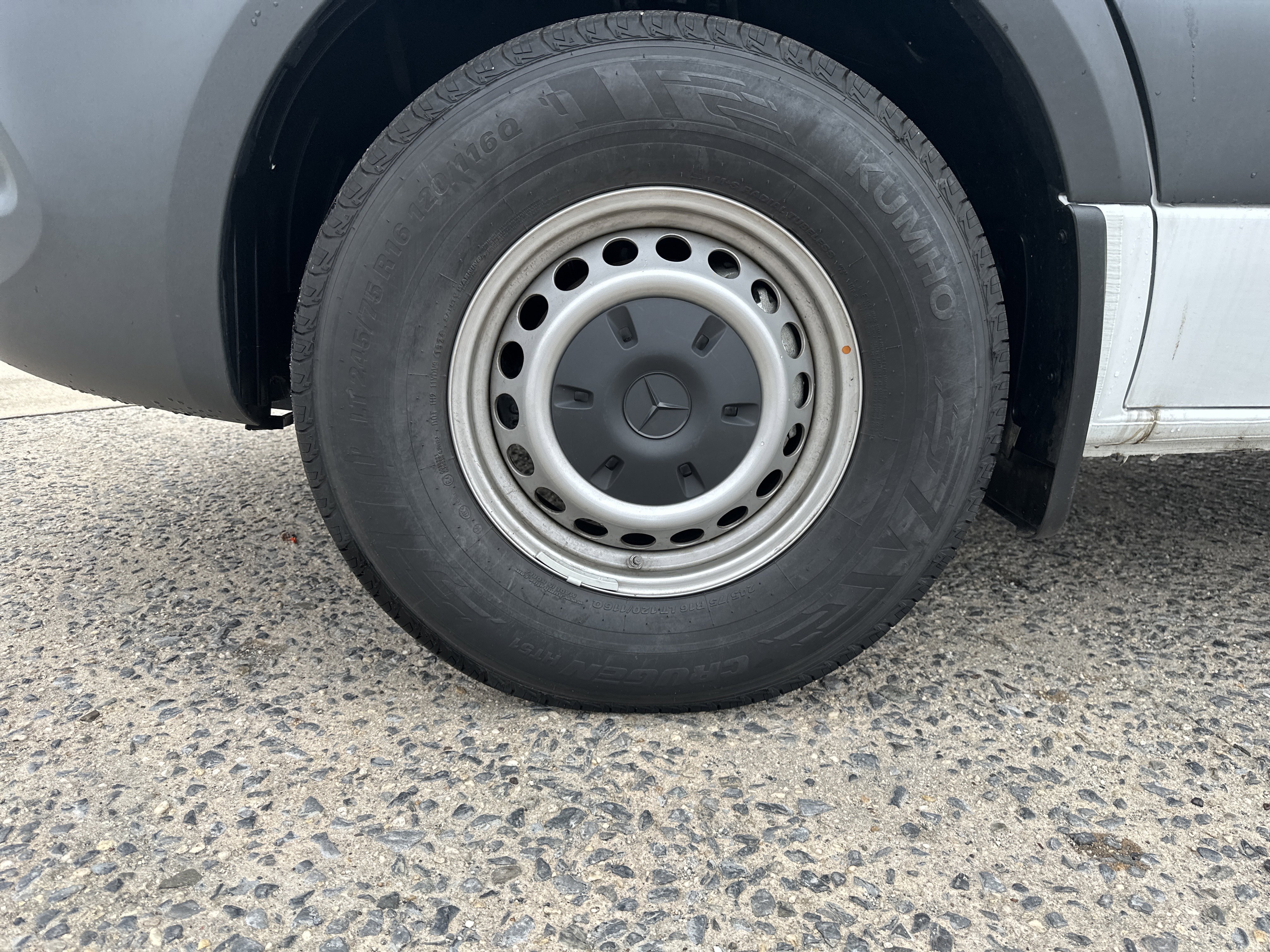 Used 2025 Mercedes-Benz Sprinter 2500 image 11