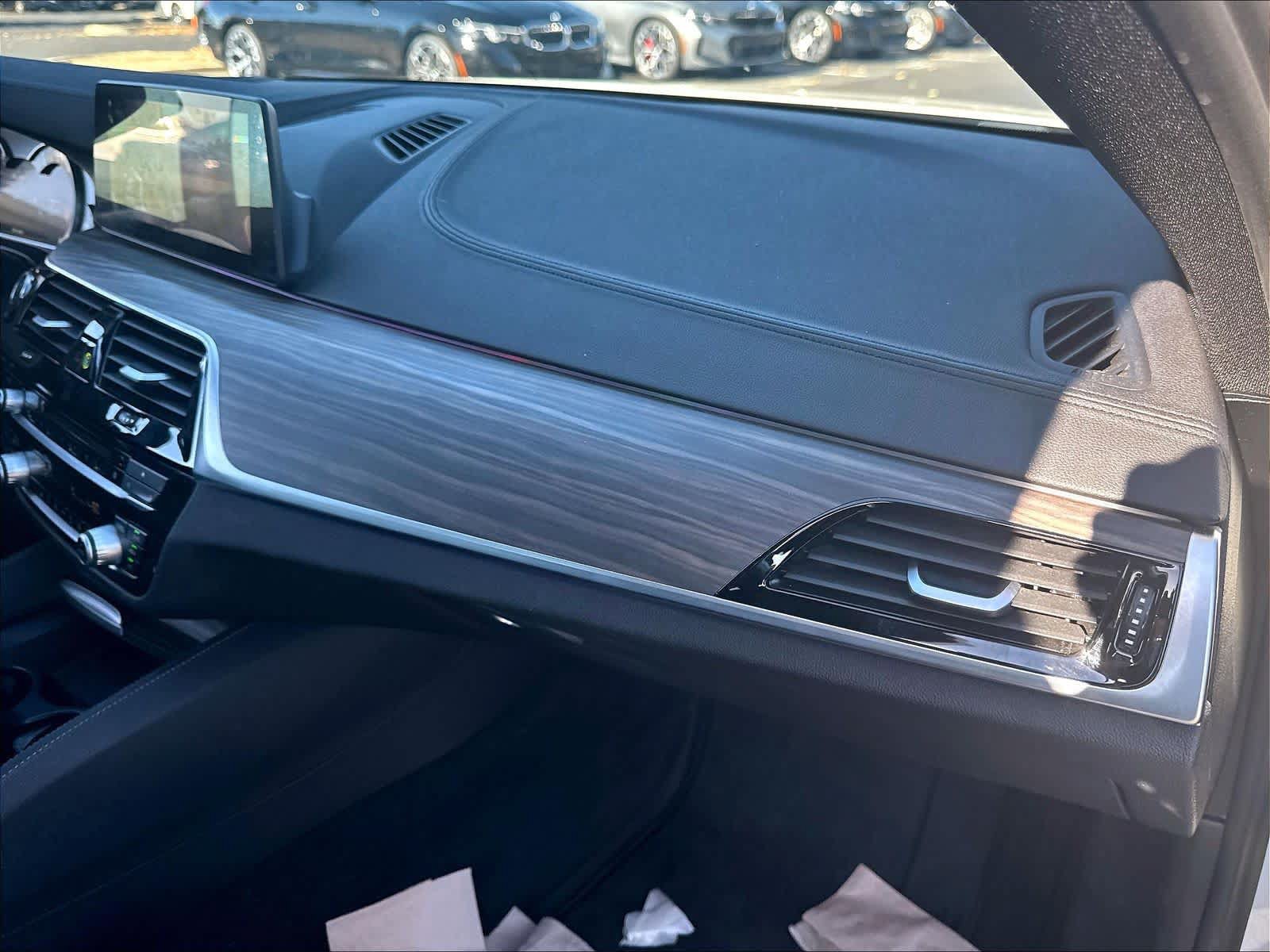 Used 2018 BMW 540i w/ M Sport Package RWD image 27