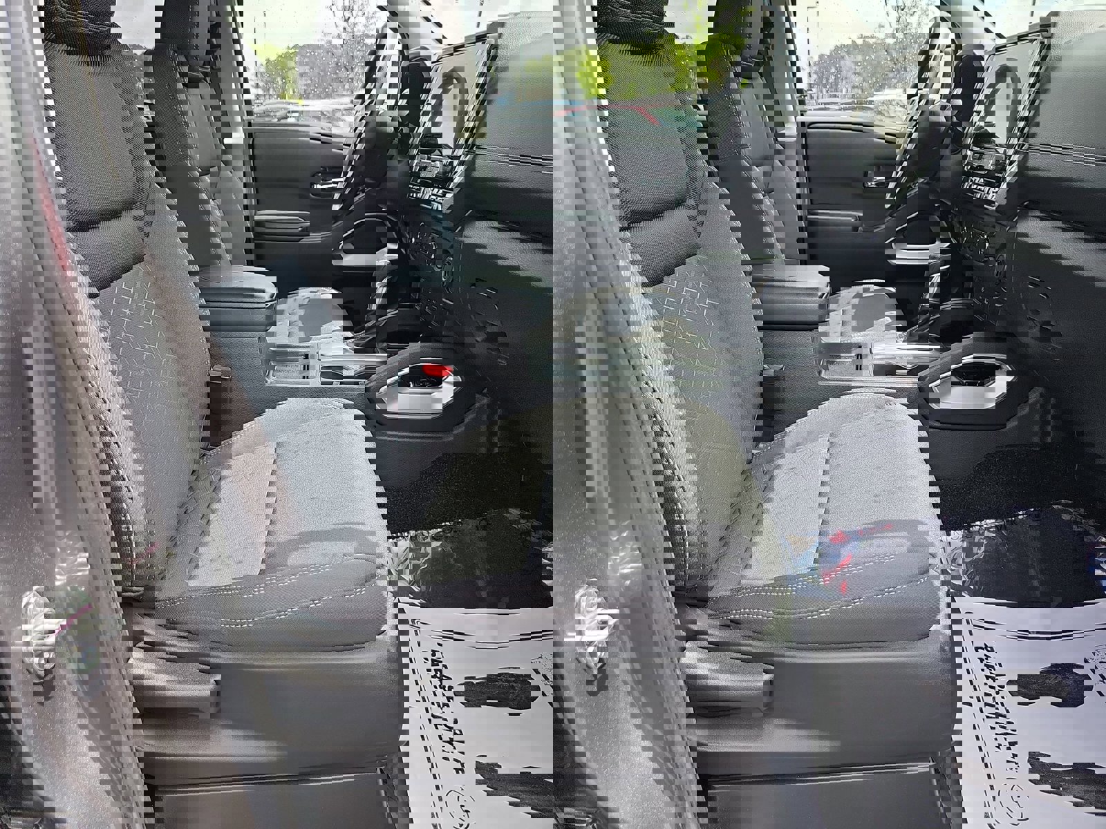 Used 2025 Nissan Frontier SV image 10