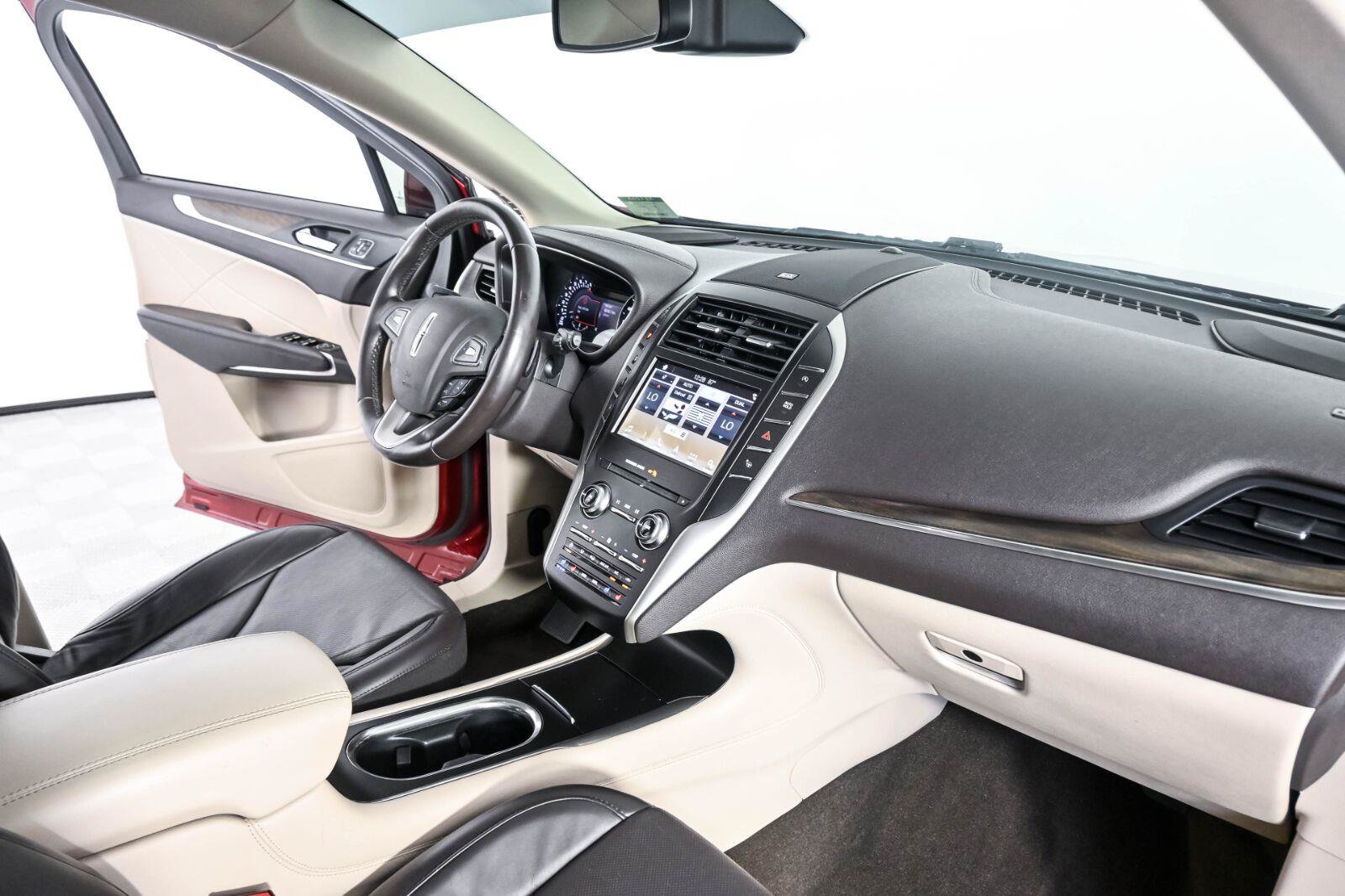 Used 2019 Lincoln MKC Reserve w/ MKC Technology Package FWD image 22