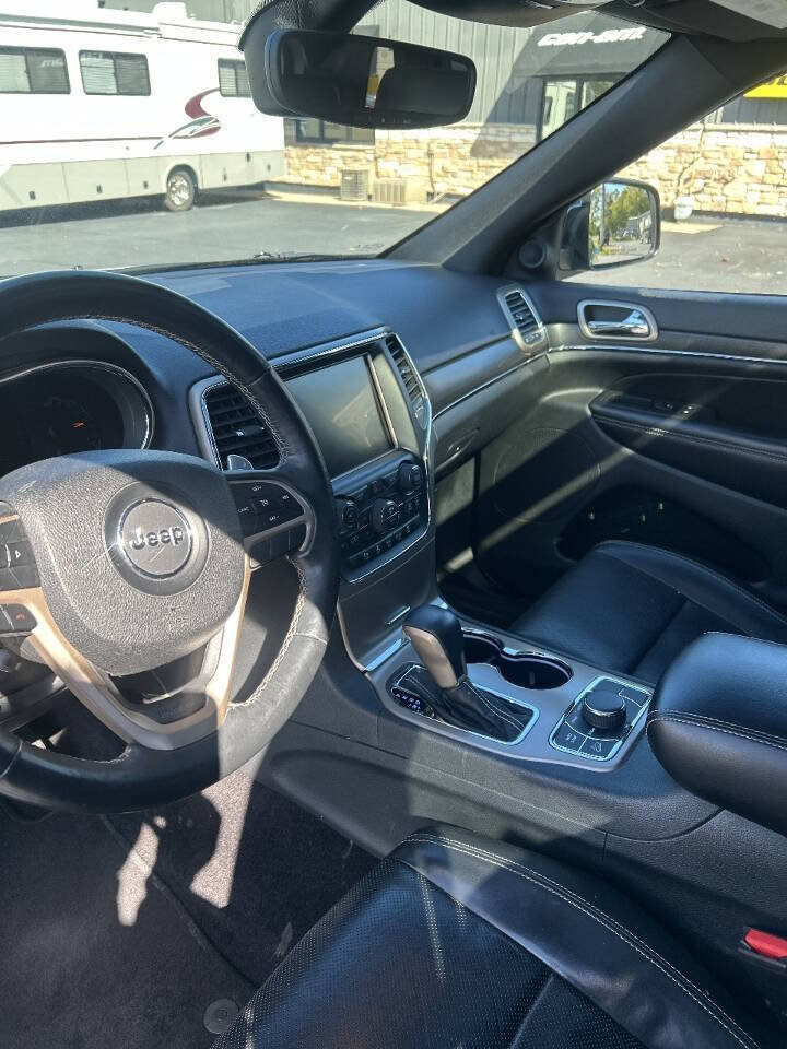 Used 2017 Jeep Grand Cherokee Limited w/ Luxury Group II AWD/4WD image 18