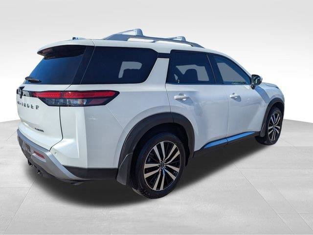 Used 2025 Nissan Pathfinder Platinum w/ Cargo Package image 5