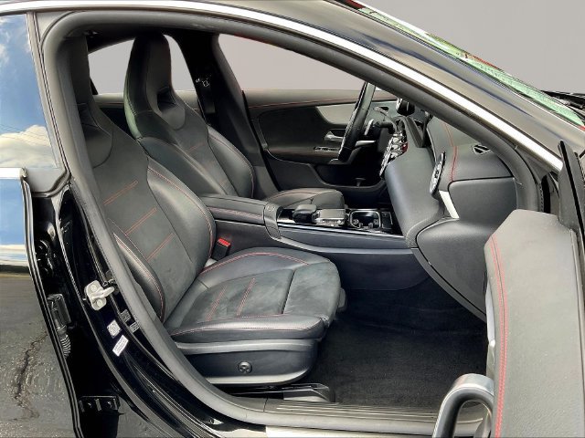 Used 2023 Mercedes-Benz CLA 250 image 30