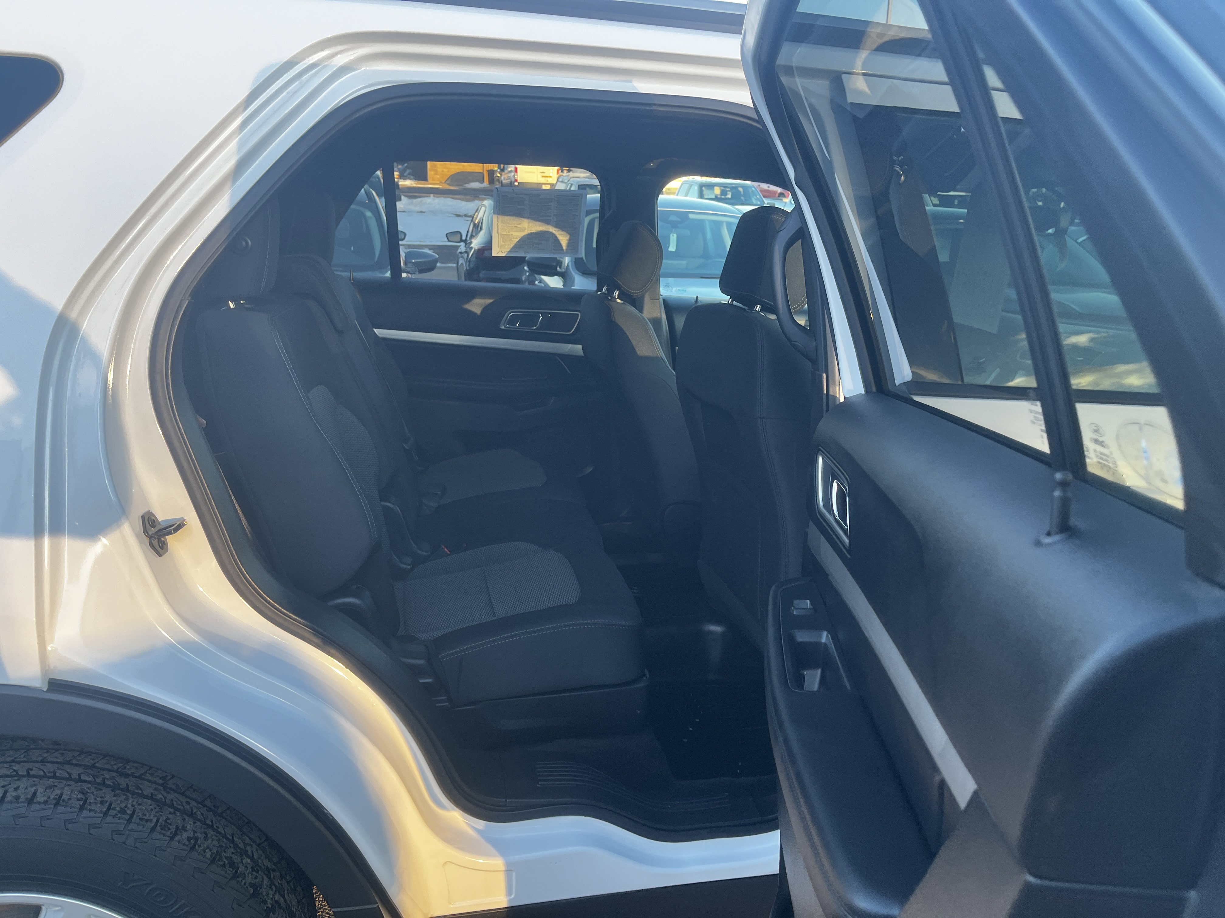 Used 2017 Ford Explorer XLT w/ Equipment Group 201A AWD/4WD image 12