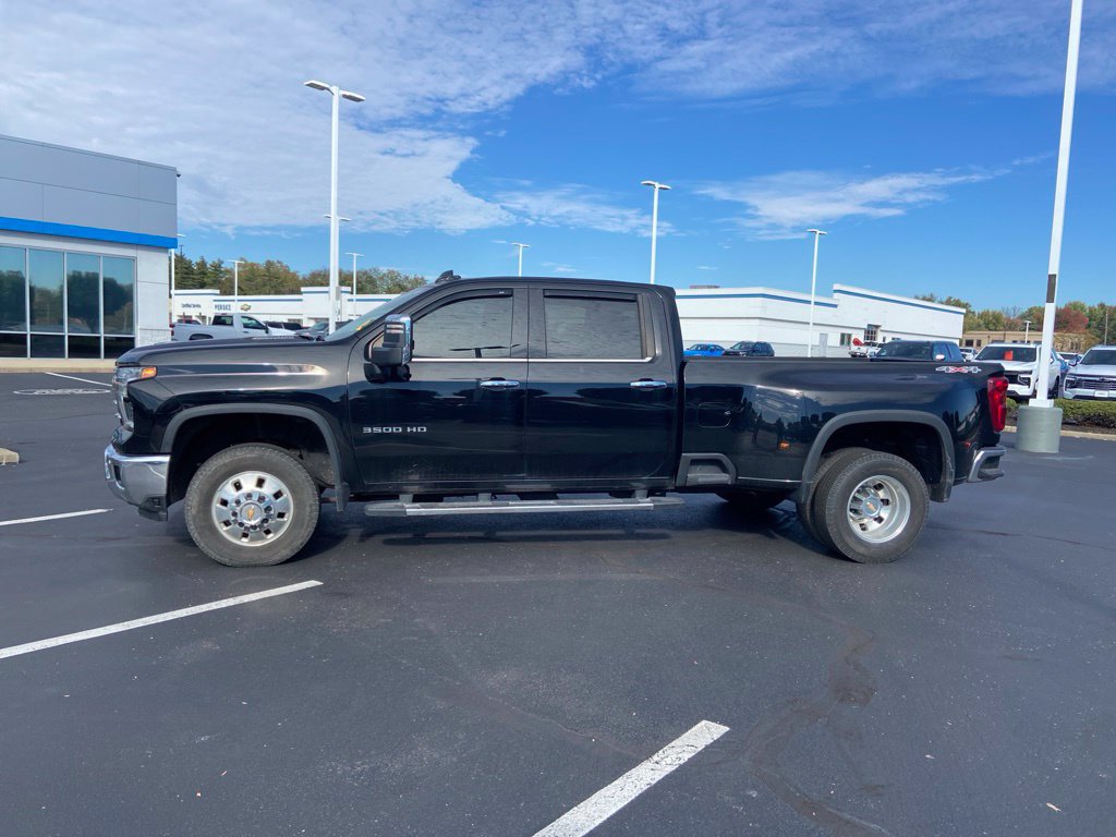 Used 2024 Chevrolet Silverado 3500 LTZ w/ LTZ Convenience Package AWD/4WD image 3