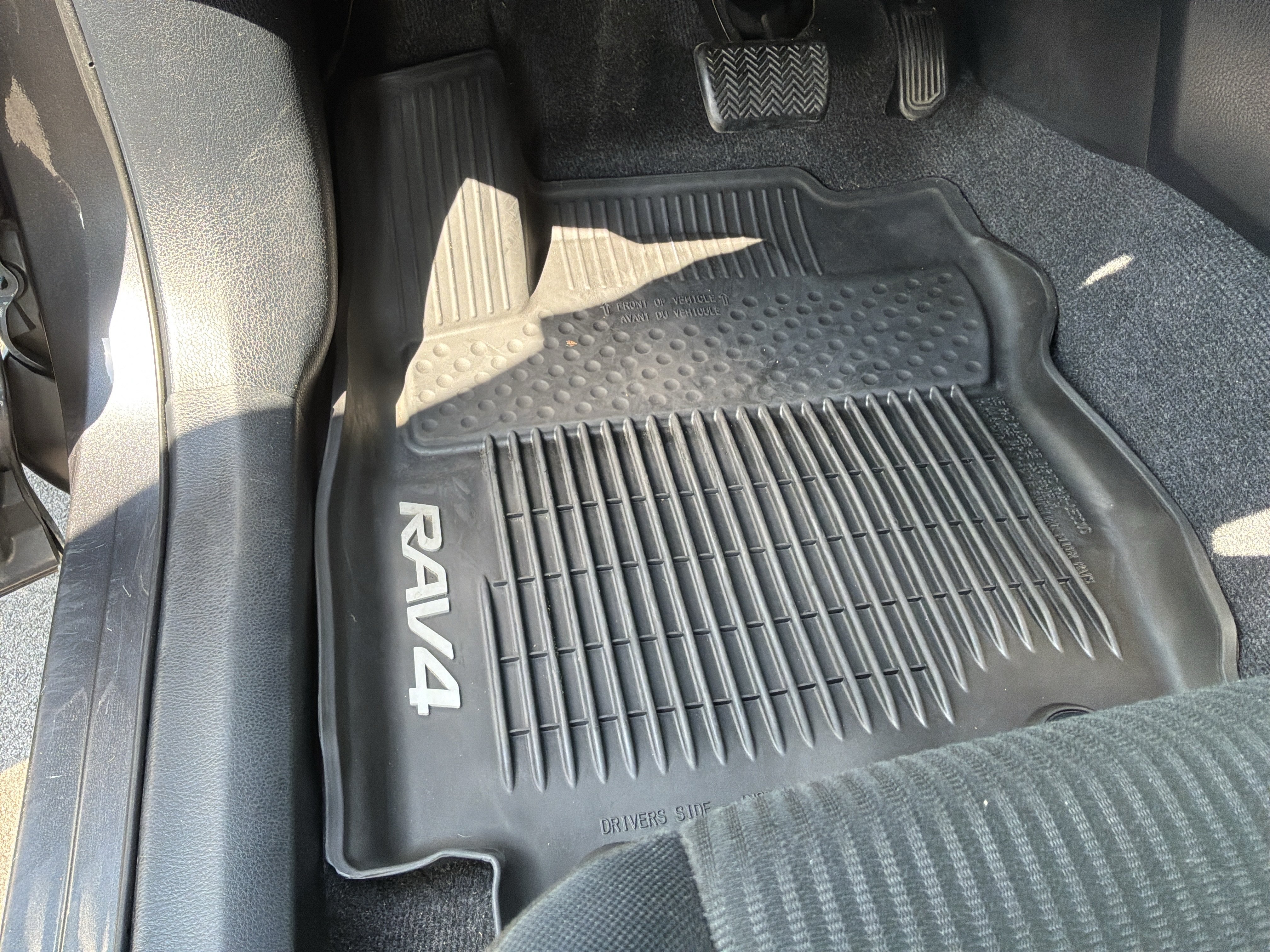 Used 2016 Toyota RAV4 LE AWD/4WD image 17