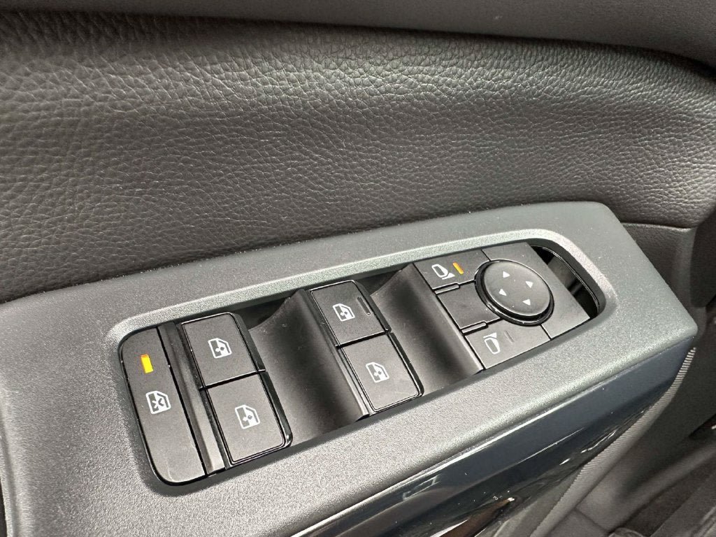 Used 2025 Nissan Pathfinder SV AWD/4WD image 34