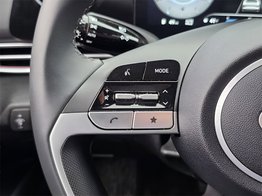 Certified 2024 Hyundai Elantra SEL w/ Convenience Package image 17