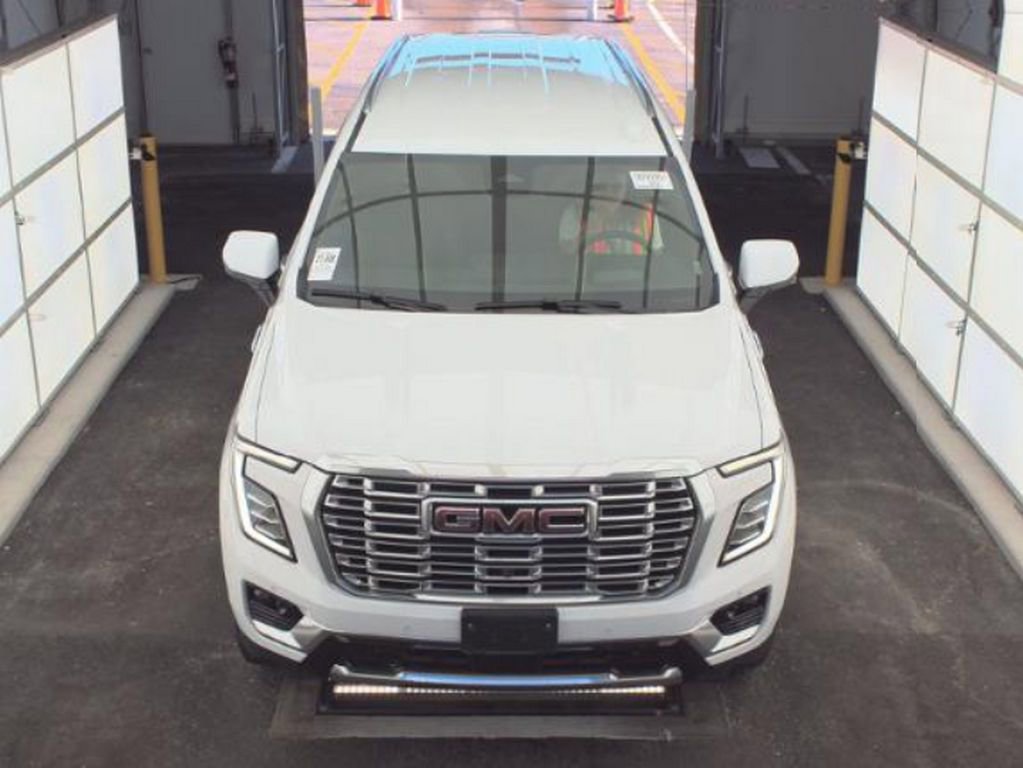 Used 2025 GMC Yukon XL Denali AWD/4WD image 2
