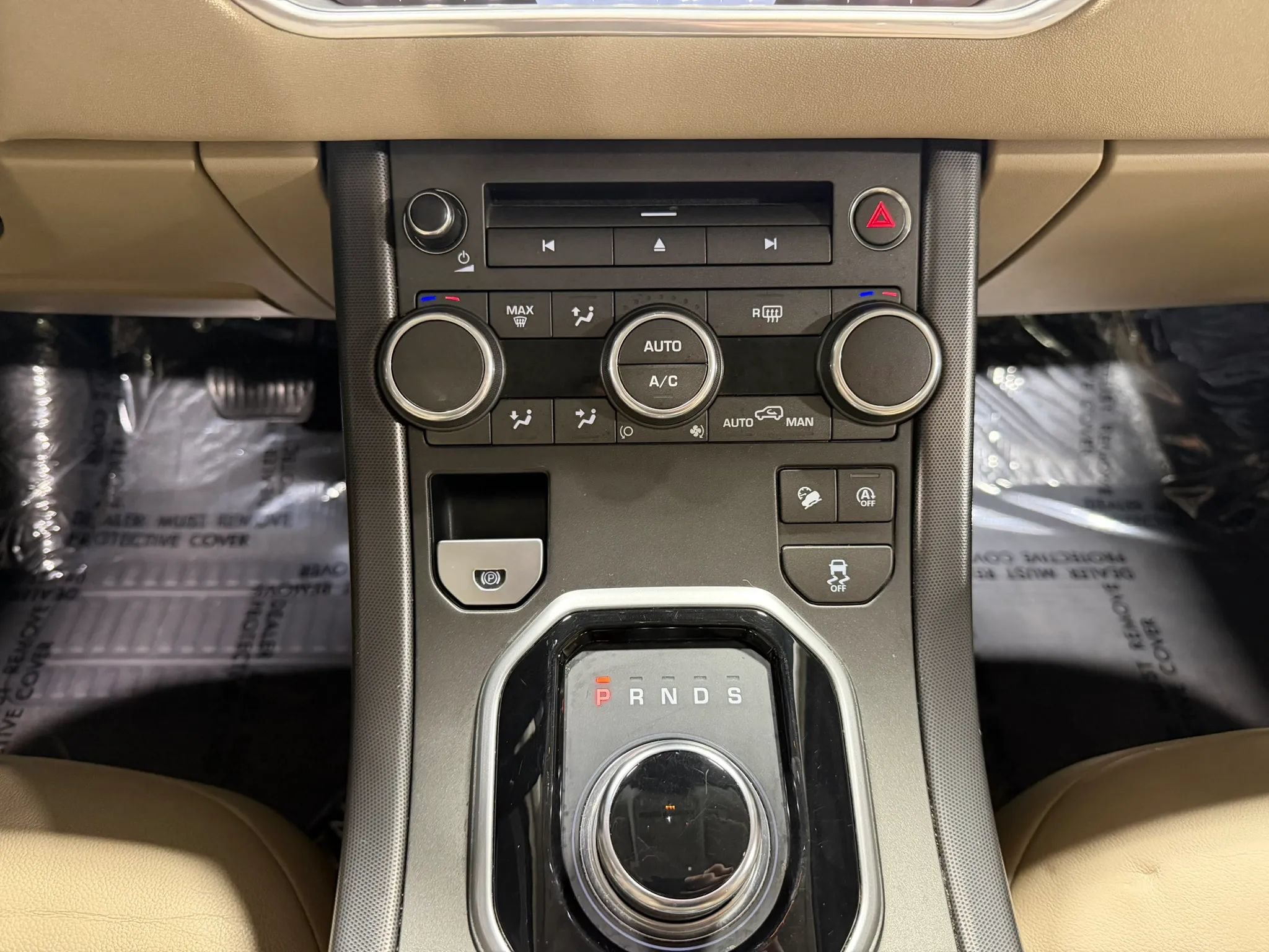 Used 2018 Land Rover Range Rover Evoque SE AWD/4WD image 19