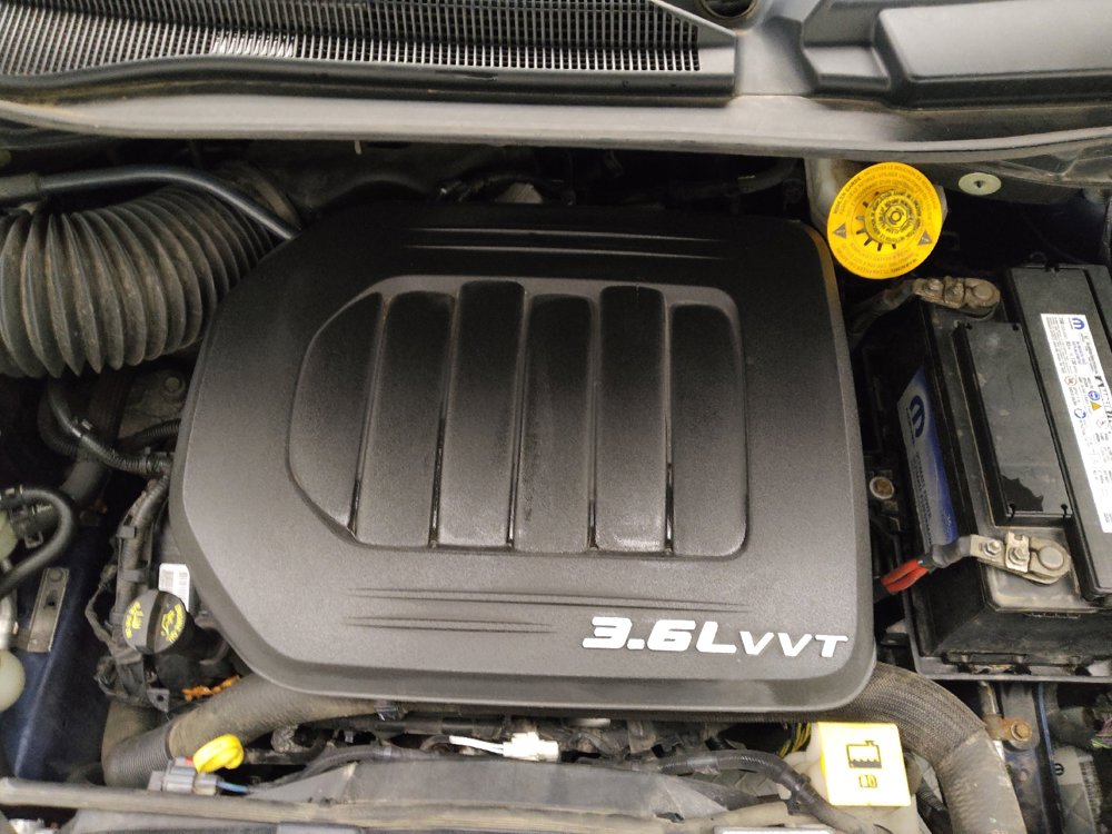 Used 2016 Chrysler Town & Country Touring FWD image 30