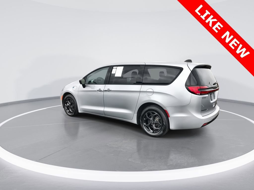 Used 2023 Chrysler Pacifica Limited w/ S Appearance Package image 6