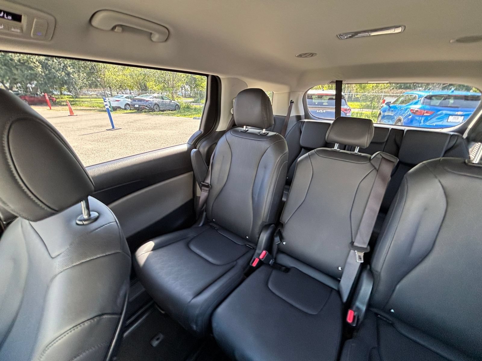 Used 2026 Kia Carnival FWD image 42