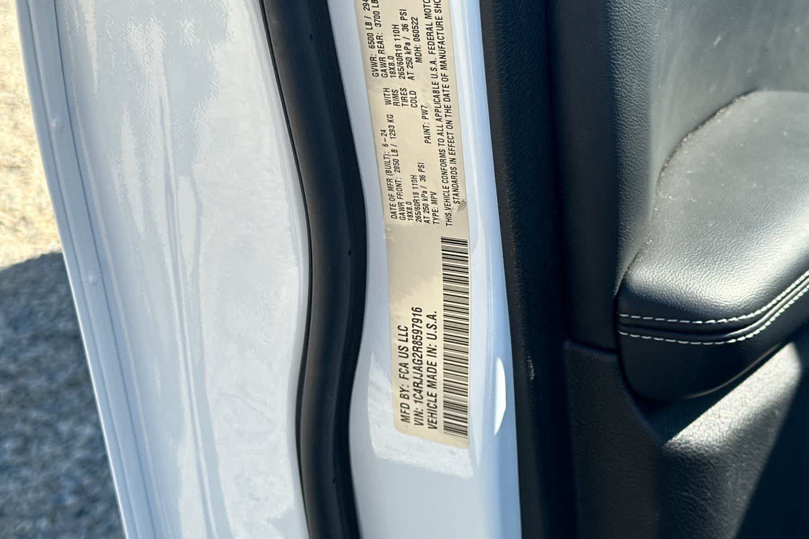 Used 2024 Jeep Grand Cherokee L Laredo RWD image 31