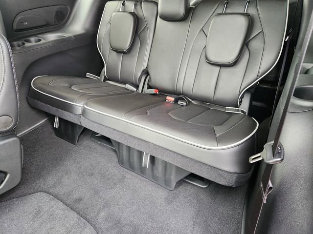 New 2026 Chrysler Pacifica Limited FWD image 24