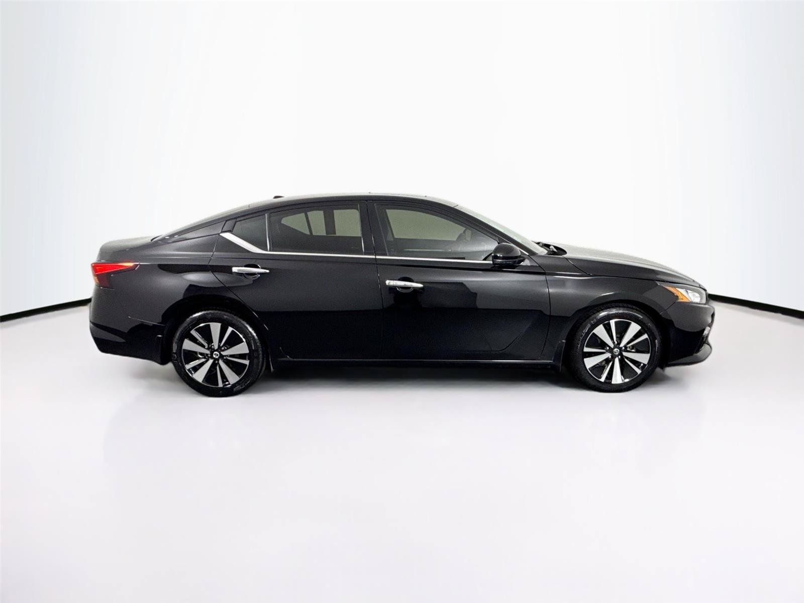 Used 2022 Nissan Altima 2.5 SL FWD image 11