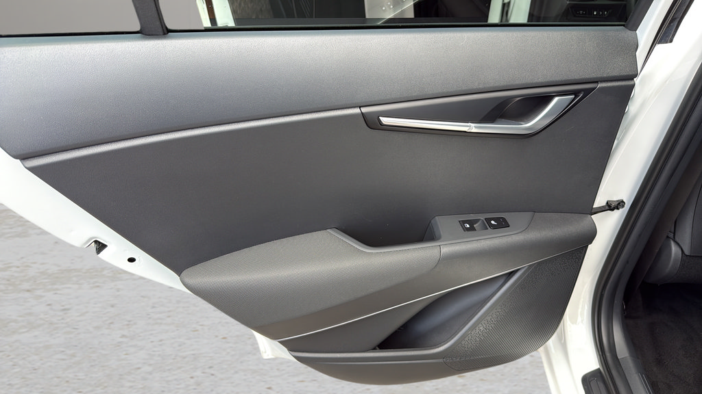 Used 2024 Kia Niro EX w/ EX Cold Weather Package FWD image 13