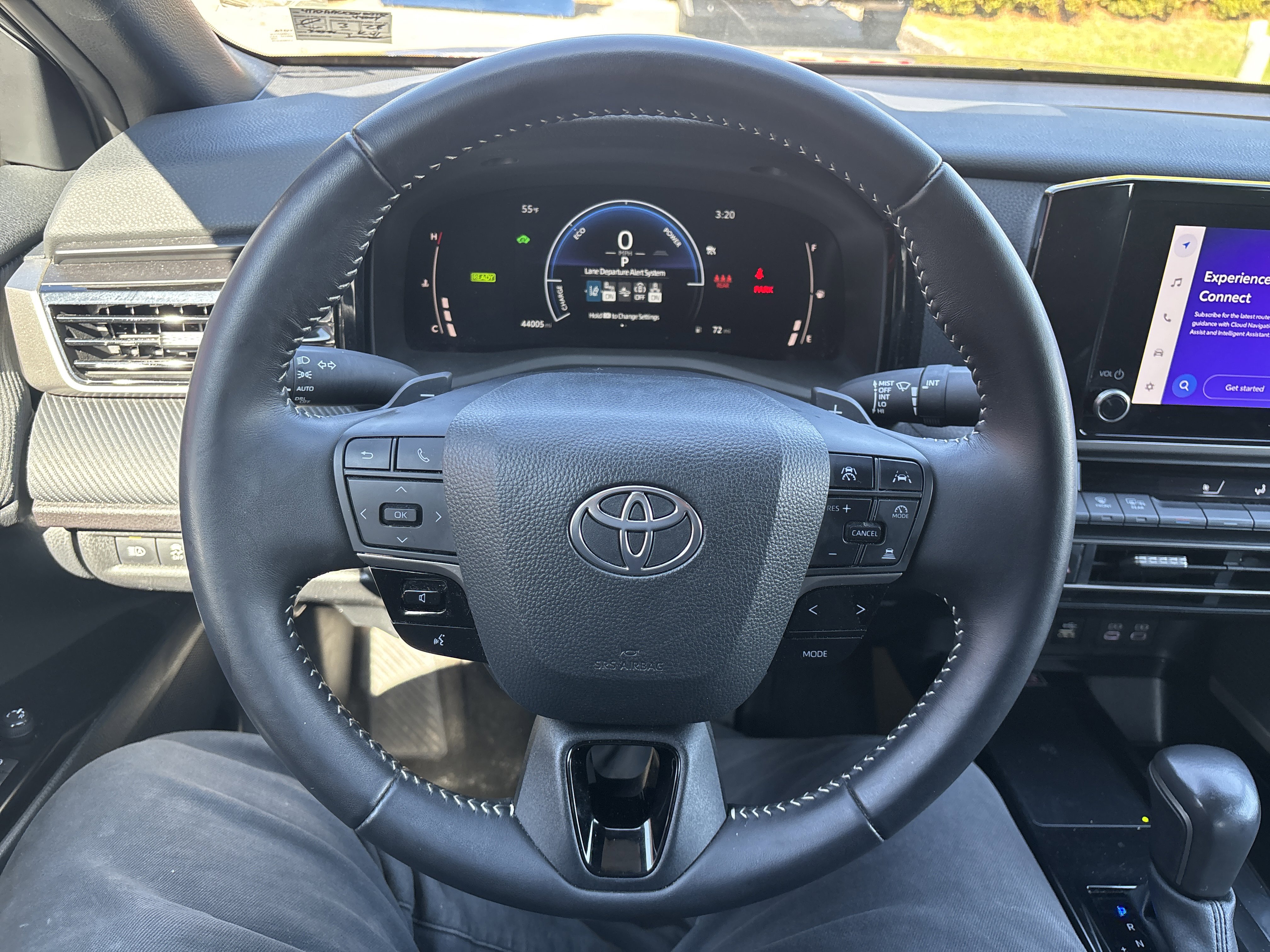 Used 2025 Toyota Camry SE image 18